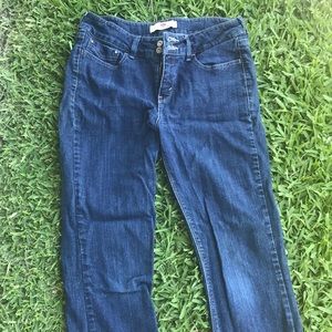 Awesome Levi’s 526 slender bootcut